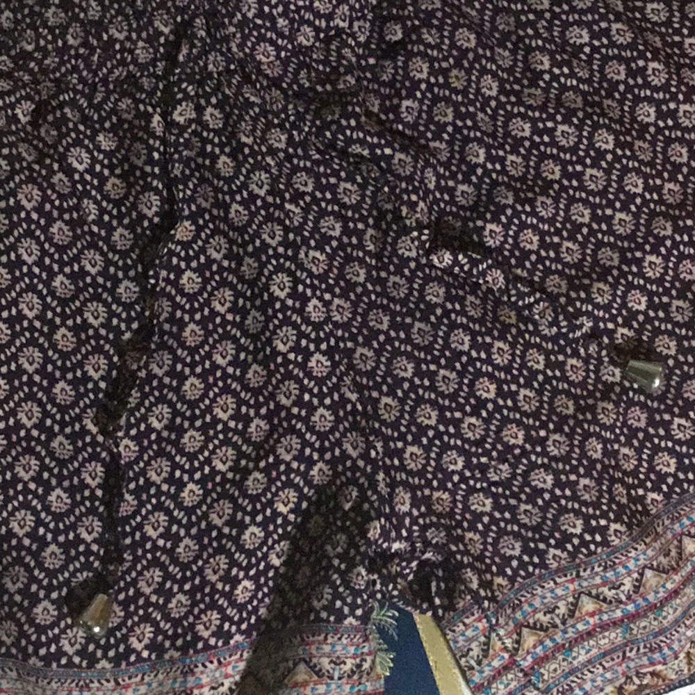 SHORTS - Picture 3 of 8
